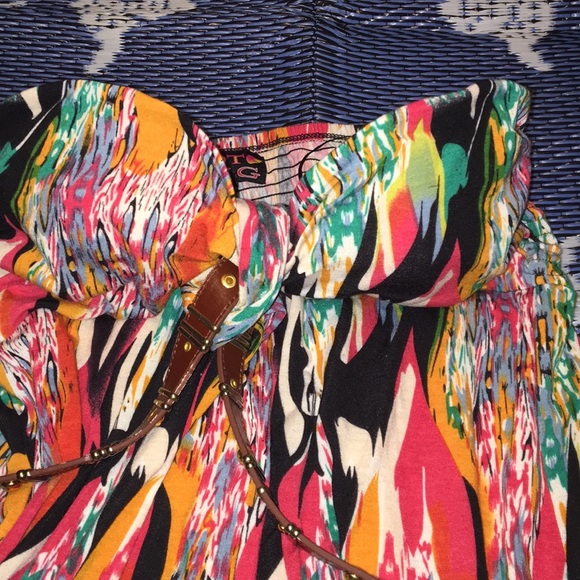 Women’s Dress - Picture 4 of 4